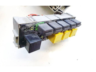 Блок предохранителей 93363151, 13111111 Opel Meriva A