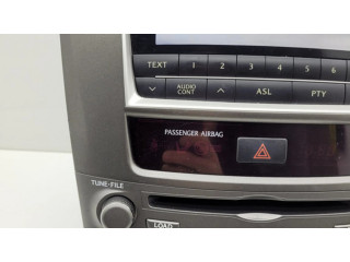 Радио/ проигрыватель CD/DVD / навигация