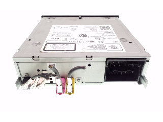 Радио/ проигрыватель CD/DVD / навигация