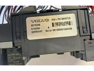 Блок предохранителей 8676286, 8645729 Volvo S60