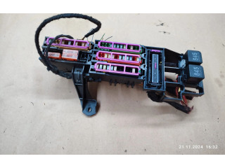 Блок предохранителей    Audi A7 S7 4G    