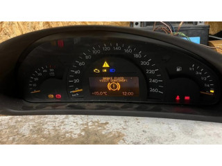 Přístrojová deska Mercedes-Benz C W203 2002 A2035403047, 110080231004