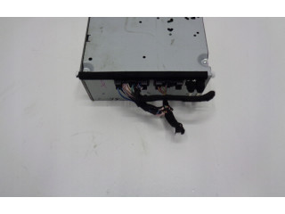 Радио/ проигрыватель CD/DVD / навигация