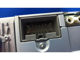 Радио/ проигрыватель CD/DVD / навигация