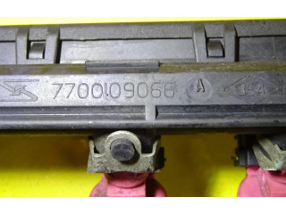 Топливная рампа 7700109066, 7700108667 Renault Clio II