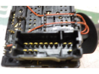 Ручка стеклоочистителей 8201168003, 681728631R   Dacia Dokker