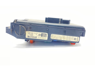 Блок предохранителей 12217799, 8676391 Volvo V70