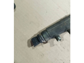 Топливная рампа 30757146, 010653L2   Volvo V70  