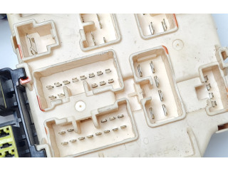   Pojistková skříňka    Mitsubishi Pajero 2001