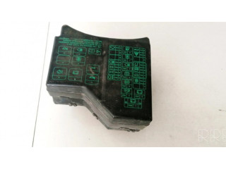 Блок предохранителей MR318747 Mitsubishi Carisma