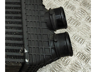 Радиатор интеркулера 670035636, 16484793 Maserati Levante