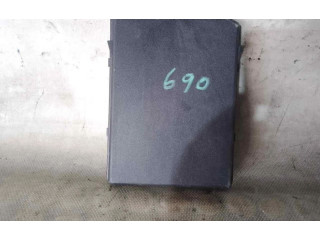 Блок предохранителей 284B69541R Renault Clio II