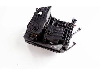   Pojistková skříňka    Volkswagen Caddy 2012