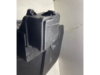 Pojistková skříňka Volkswagen Transporter - Caravelle T5 2005