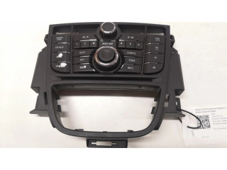 Радио/ проигрыватель CD/DVD / навигация