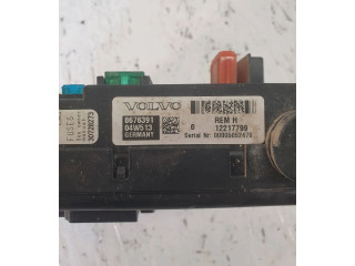 Блок предохранителей  12217799, 00005052479   Volvo V70    