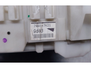 Pojistková skříňka Řídící jednotka BSM 8273012400 Toyota Corolla E140 E150 2008