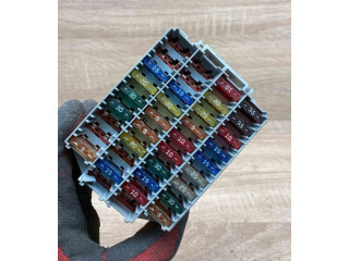 Блок предохранителей  9162439   Volvo V70    