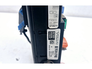 Блок предохранителей 8676391, 30728273   Volvo V70    