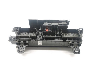 Pojistková skříňka 1034405-00-E Tela Model S 2016