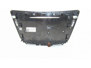 Радио/ проигрыватель CD/DVD / навигация