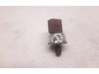 Топливная рампа 059130758K   Audi A6 S6 C6 4F  