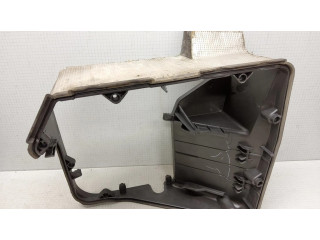 Другая деталь отсека двигателя