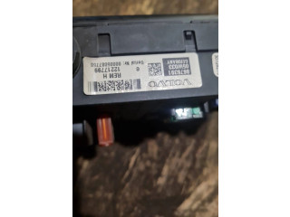 Блок предохранителей 8676391 Volvo XC90