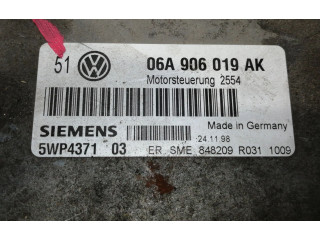 Блок управления двигателя 06A906019AK Volkswagen Golf SportWagen