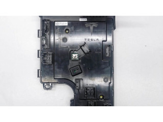 Блок комфорта 107867390K Tesla Model 3