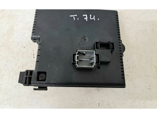 Блок предохранителей 30728512   Volvo V70    