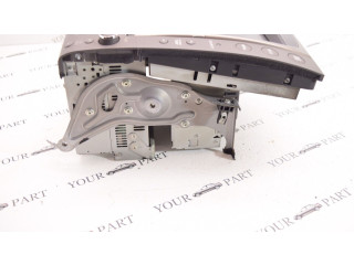 Радио/ проигрыватель CD/DVD / навигация