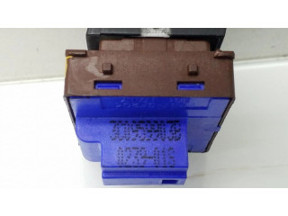 Выключатель открытия задней двери