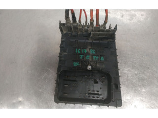 Блок предохранителей 1K1522002   Volkswagen Jetta V    