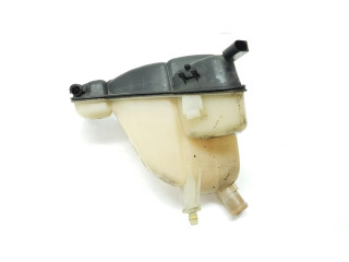 Расширительный бачок охлаждающей жидкости