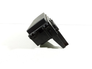 Блок предохранителей 04692073AB, 52561L Jeep Grand Cherokee (WK)