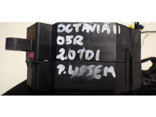 Блок предохранителей  1K1941397A   Skoda Octavia Mk2 (1Z)    