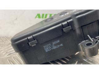 Притягиватель задней крышки