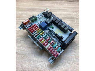 Pojistková skříňka 90504534 Opel Vectra B 1996