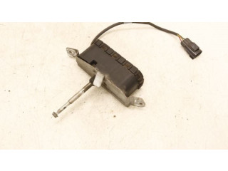 Моторчик стеклоочистителя 8620954    Volvo S80