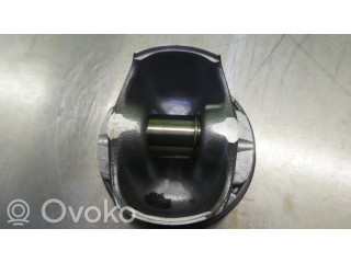 Píst 764016601   BMW 1 F20 F21  pro benzínový motor 2.0  