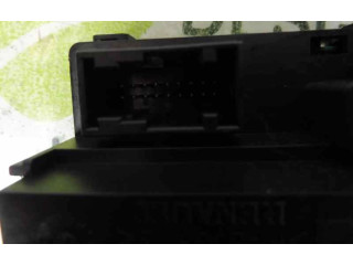 Ручка стеклоочистителей 8200127728   Renault Scenic RX