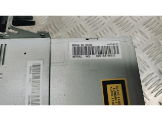 Радио/ проигрыватель CD/DVD / навигация