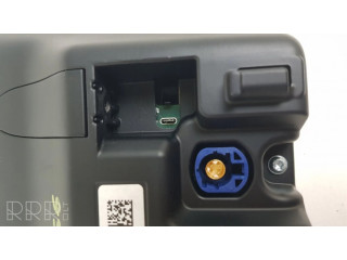 Радио/ проигрыватель CD/DVD / навигация