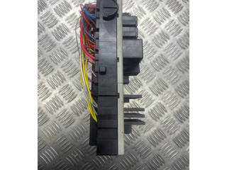 Блок предохранителей  8688153, 02W052   Volvo S80    