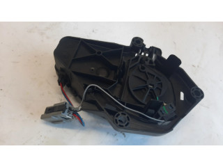 Притягиватель задней крышки