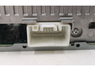 Радио/ проигрыватель CD/DVD / навигация