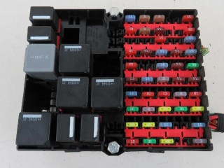 Блок предохранителей  6N1T-14401-AKG   Ford Fusion    