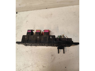 Блок предохранителей  8L0941822, 896081000   Skoda Octavia Mk1 (1U)    