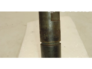 Топливная рампа 028130201G   Volkswagen Golf III  